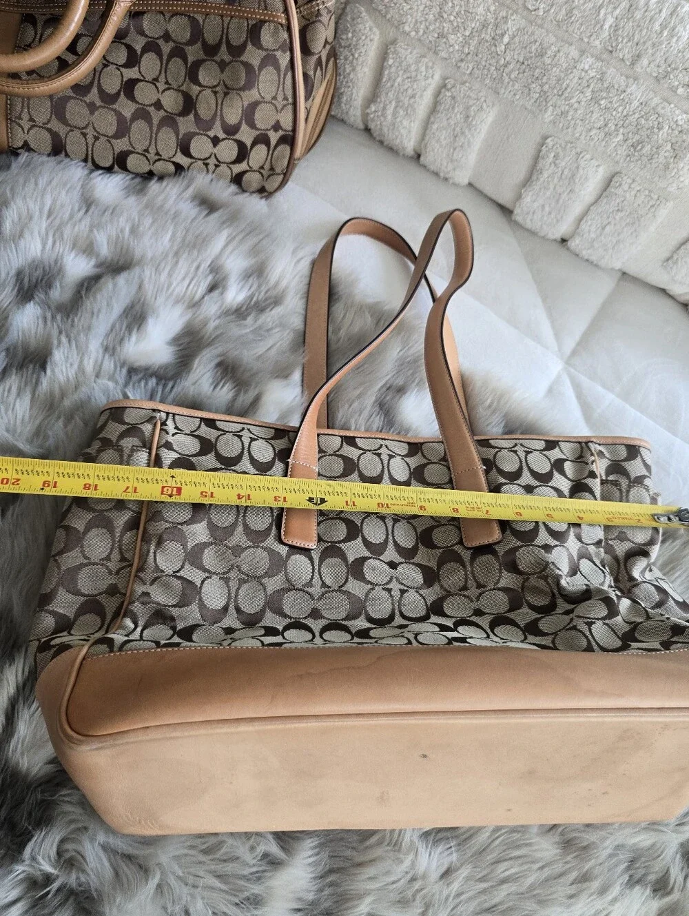 Coach Signature Canvas Tote in Tan/Khaki